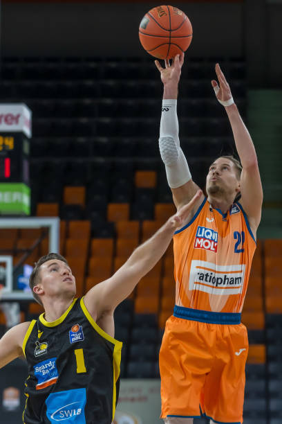 动全民热情 动全民热情